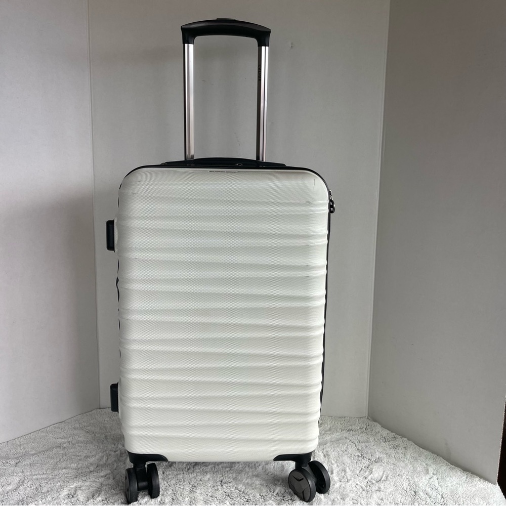 Calpak Tustin 20-inch Lightweight Expandable Hardside Carry-on Spinner Suitcase